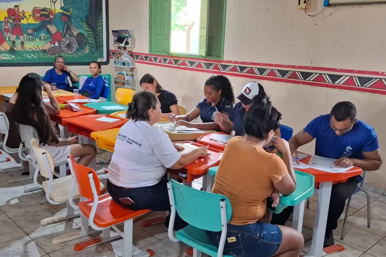Atendimento de cidadania e serviços de saúde realizados em comunidade indígena na Terra Indígena Mãe Maria, em Bom Jesus do Tocantins.
