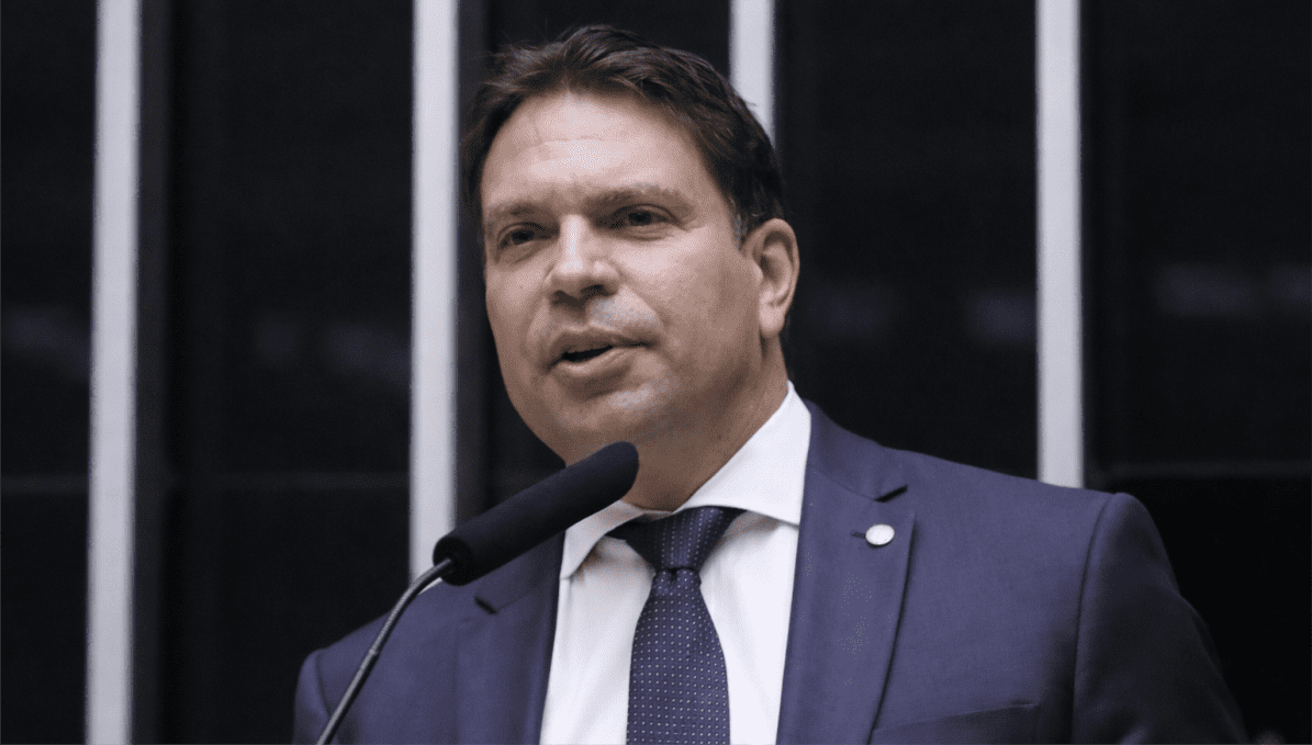 Alexandre Ramagem durante discurso na Câmara dos Deputados
