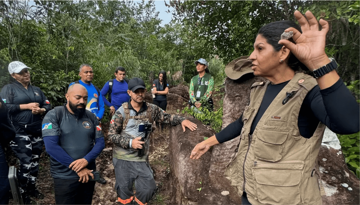 Condutores de trilha participam de capacitação em geologia na Serra das Andorinhas, no Pará