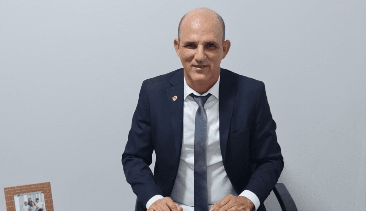 Vereador Luciano Cheim durante sessão na Câmara Municipal ao assumir liderança do governo