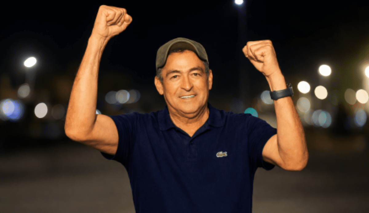 Prefeito Jorge Vieira durante ação que destaca avanço da educação em Vila Nova dos Martírios