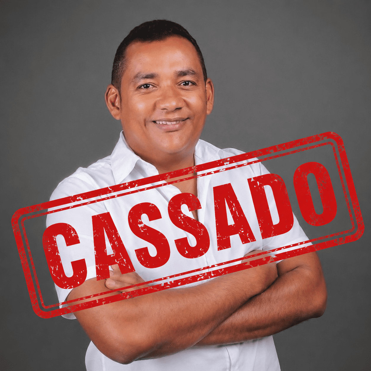 Imagem do prefeito de Nova Ipixuna com carimbo vermelho escrito 'CASSADO' após decisão da Justiça Eleitoral.