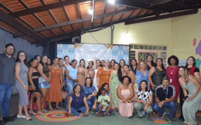 Mães participam do lançamento do projeto Mães que Criam durante evento realizado em Imperatriz, no Maranhão.