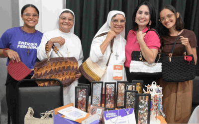 Empreendedoras apresentam produtos durante a Feira Energia Feminina, em São Luís.